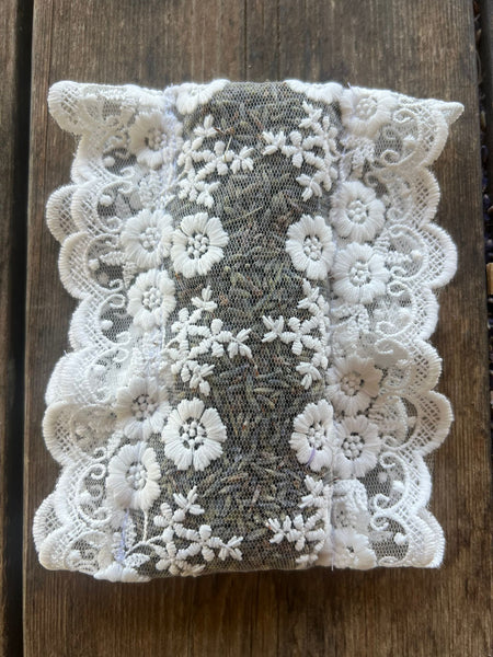 שקית לבנדר - תחרה לבנה